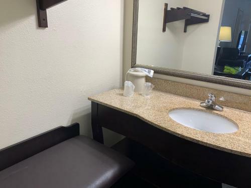 Motel Red Carpet Inn Milton