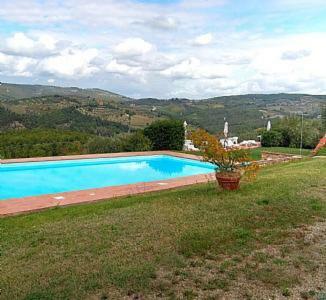 Piazza Al Serchio Villa Sleeps 3 Pool Wifi