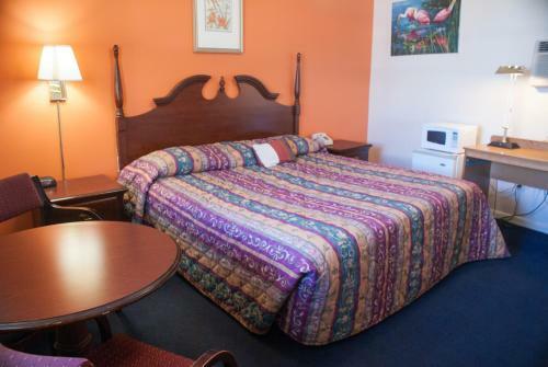 Nassau Holiday Motel