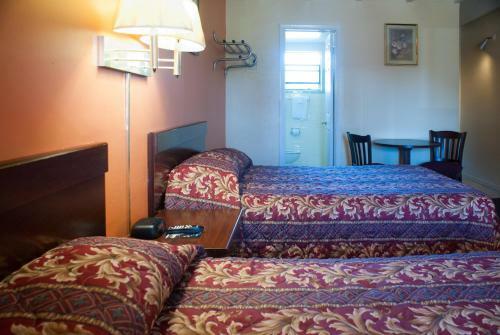 Nassau Holiday Motel