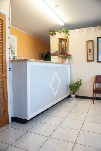 Nassau Holiday Motel