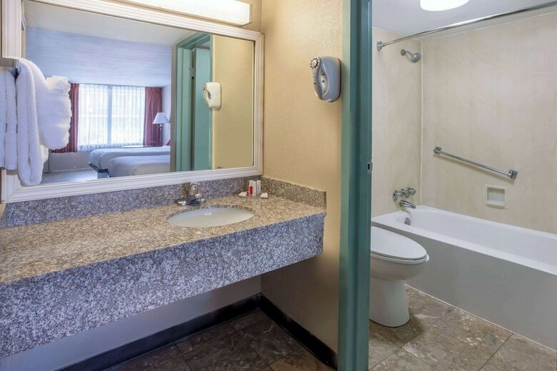 Hotel Ramada By Wyndham Rome - Verona