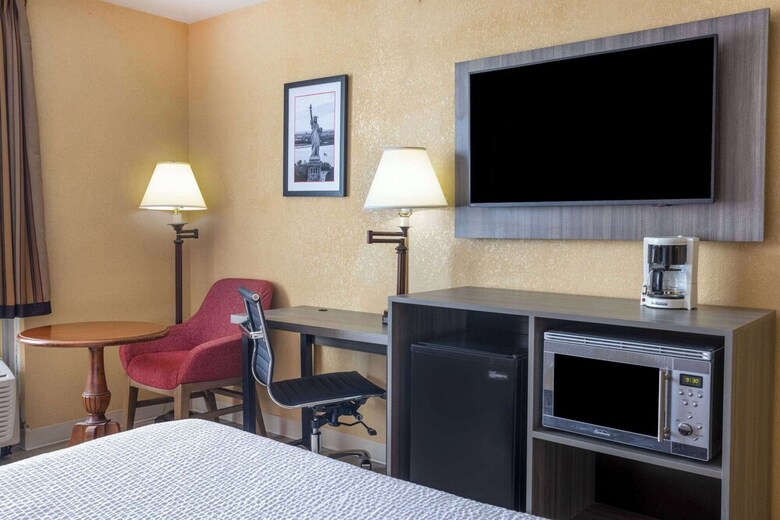 Hotel Ramada By Wyndham Rome - Verona