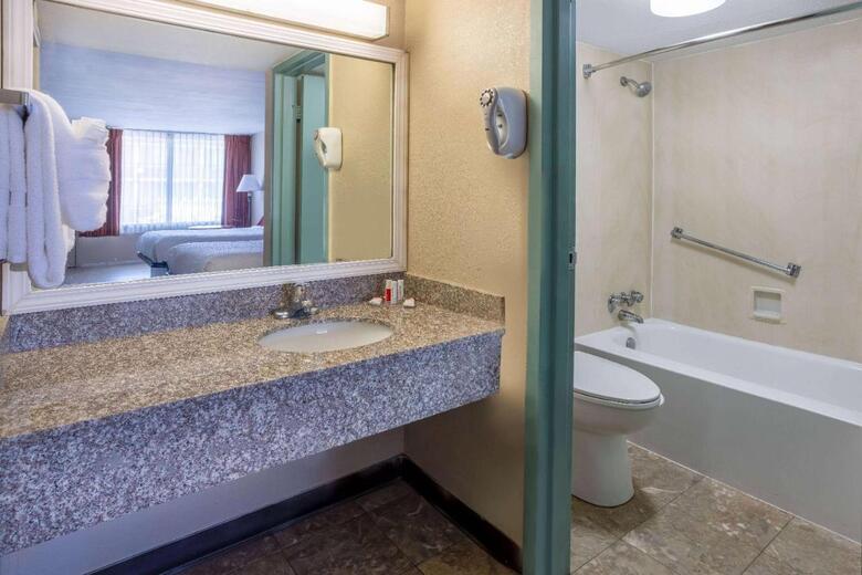 Hotel Ramada By Wyndham Rome - Verona