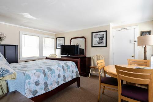 Hotel Santuit Inn