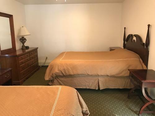 Exit 5 Motel & Cottages