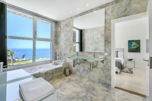 Villa Bay Blue, By Priority