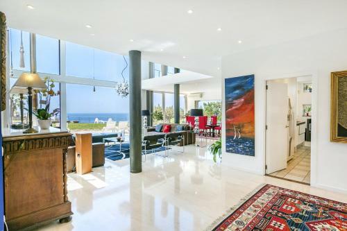 Villa Bay Blue, By Priority