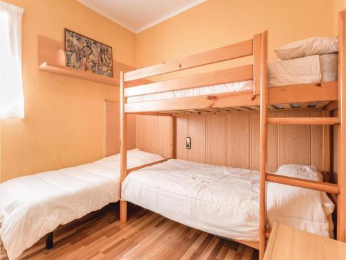 Six-bedroom Holiday Home In Calafat