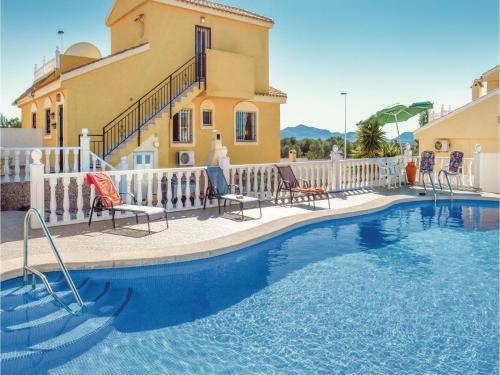 Three-bedroom House In Camposol