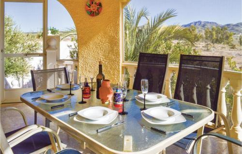 Three-bedroom House In Camposol