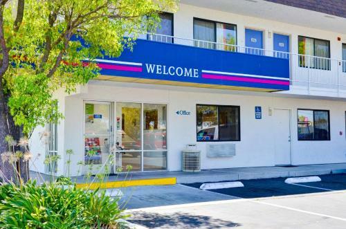 Motel 6 Gustine