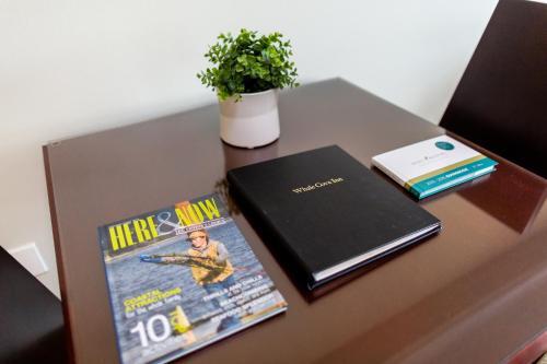 Hotel Whale Cove Inn