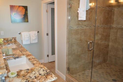 Hotel Whale Cove Inn