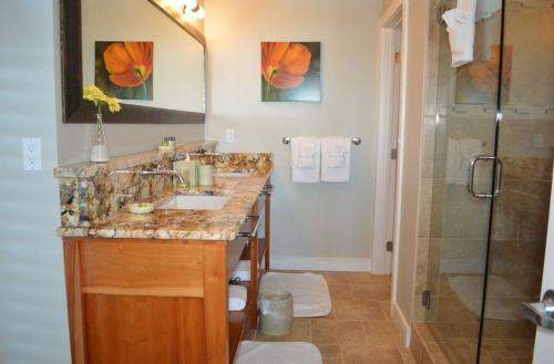 Hotel Whale Cove Inn