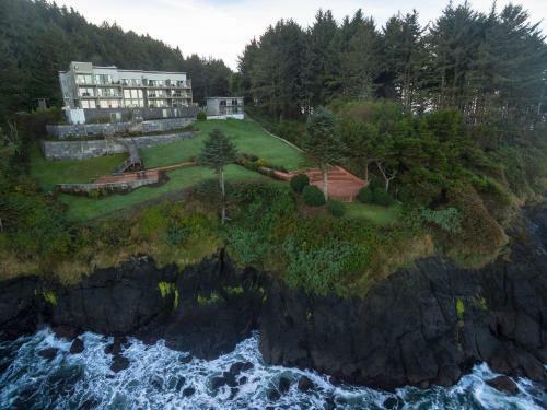 Hotel Whale Cove Inn
