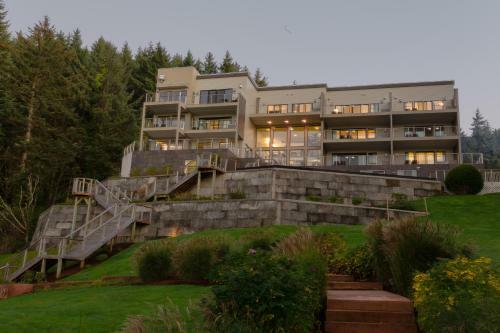 Hotel Whale Cove Inn
