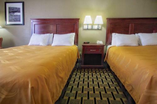 Hotel Econolodge Inn & Suites