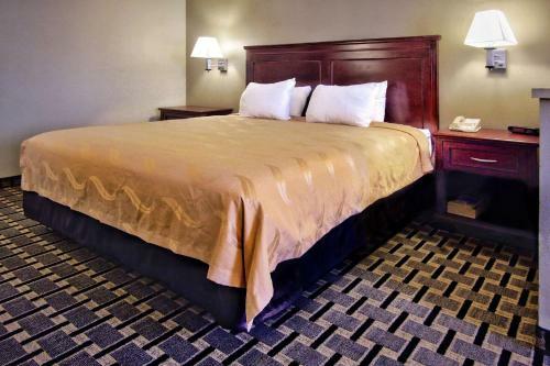 Hotel Econolodge Inn & Suites