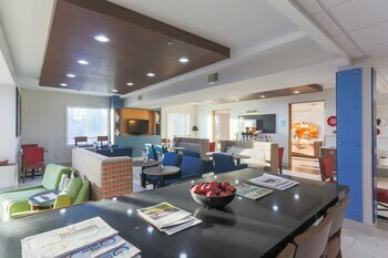 Holiday Inn Express Hotel & Suites Reading