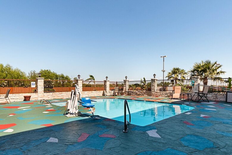 Hotel Quality Inn And Suites
