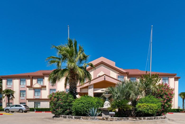 Hotel Quality Inn And Suites