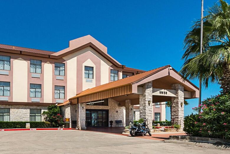 Hotel Quality Inn And Suites