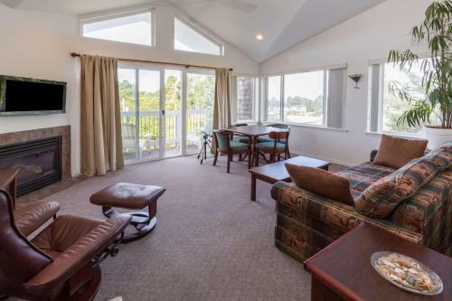 Crown Pacifiq Motel - Depoe Bay