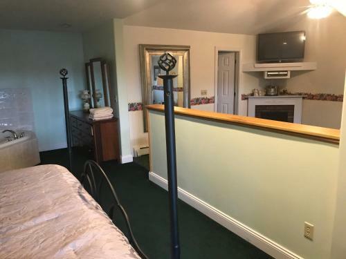 Longhouse Manor B&B