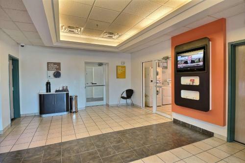 Motel 6 Tewksbury