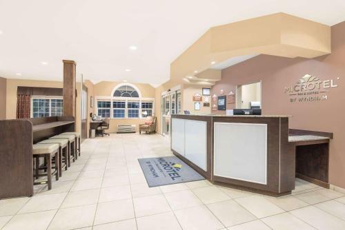 Hotel Microtel Inn & Suites