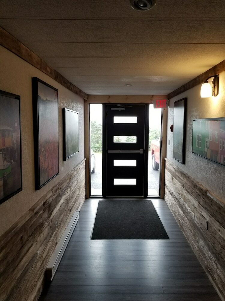 Motel Edge Of The Avalon Inn