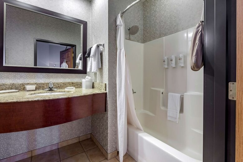 Best Western Premier Bridgewood Hotel Resort