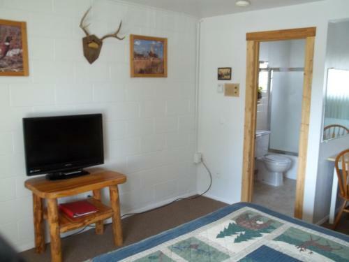 Motel Budget Host Elk Antler Inn