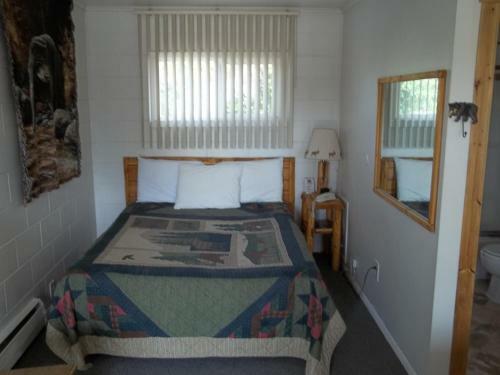 Motel Budget Host Elk Antler Inn