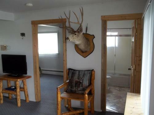 Motel Budget Host Elk Antler Inn