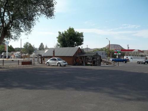 Motel Budget Host Elk Antler Inn