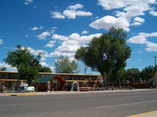 Motel Budget Host Elk Antler Inn