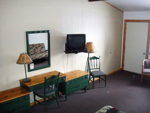 Hotel Hiawatha Lodge Inn