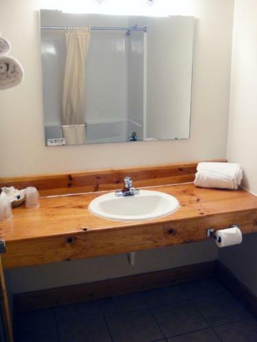Hotel Hiawatha Lodge Inn