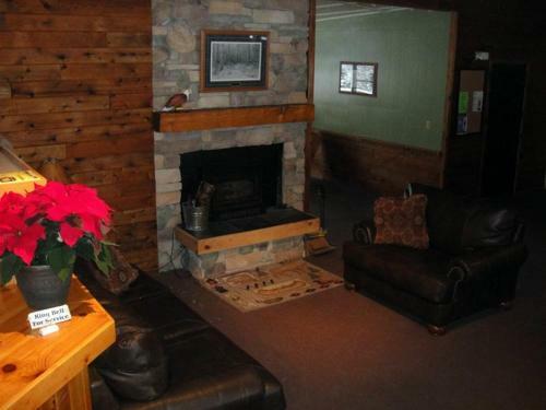 Hotel Hiawatha Lodge Inn
