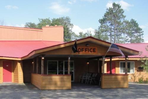 Hotel Hiawatha Lodge Inn