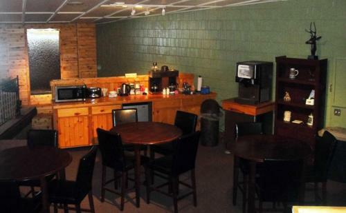 Hotel Hiawatha Lodge Inn