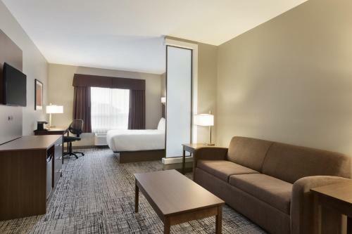 Hotel Days Inn & Suites By Wyndham Warman Legends Centre