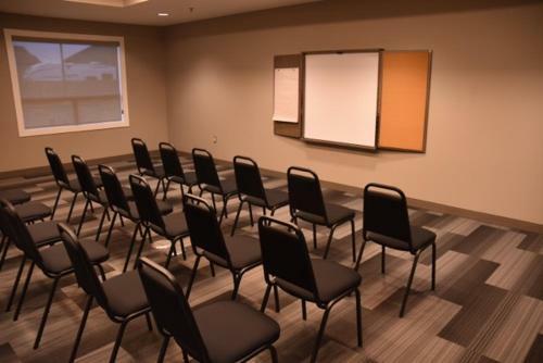 Hotel Days Inn & Suites By Wyndham Warman Legends Centre