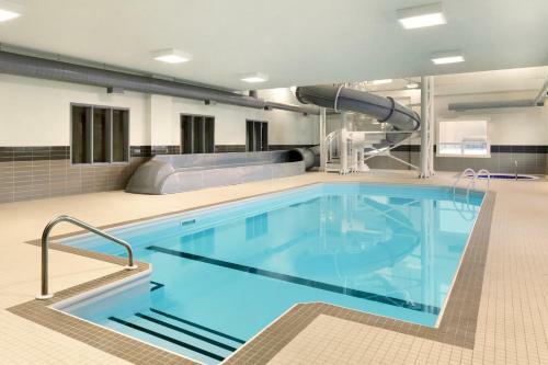 Hotel Days Inn & Suites By Wyndham Warman Legends Centre