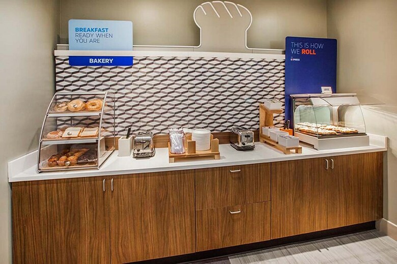 Holiday Inn Express Hotel & Suites Warminster-doylestown