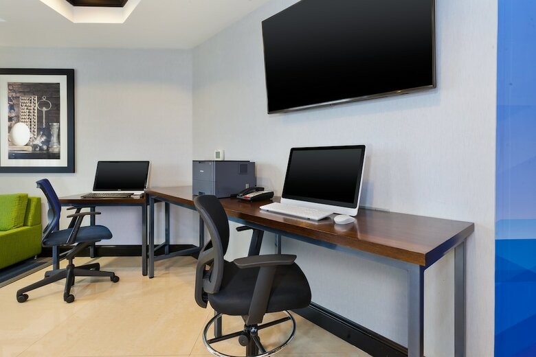 Holiday Inn Express Hotel & Suites Warminster-doylestown