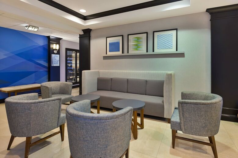 Holiday Inn Express Hotel & Suites Warminster-doylestown