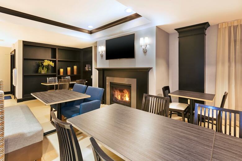 Holiday Inn Express Hotel & Suites Warminster-doylestown